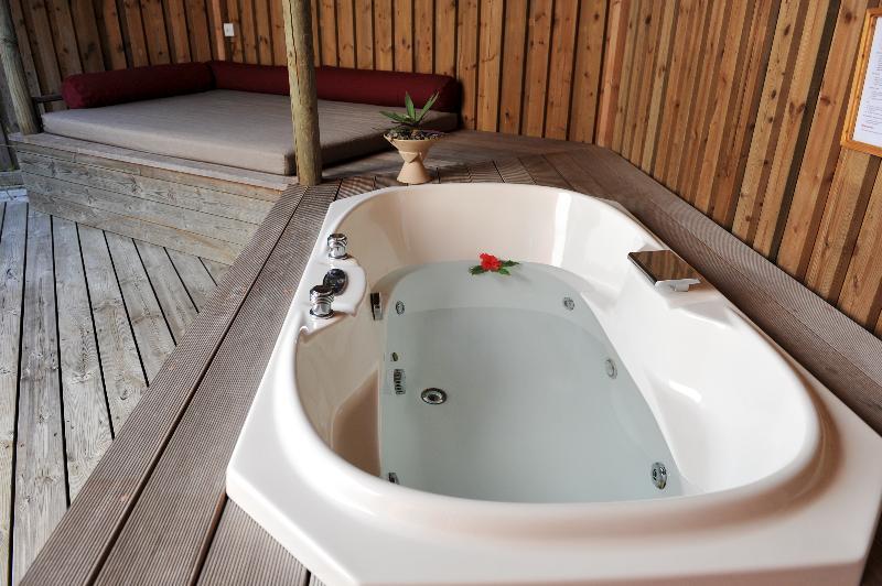 Island & (adults Only) Komandoo (Lhaviyani Atoll)